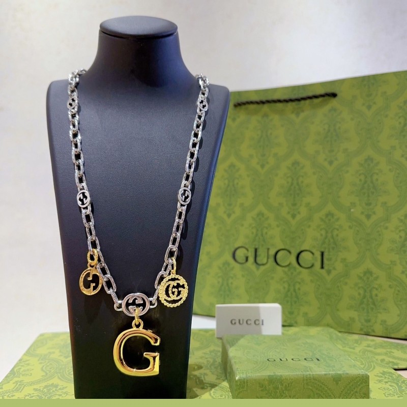 G*u*i necklaces
